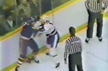 Wendel Clark vs Gord Dineen