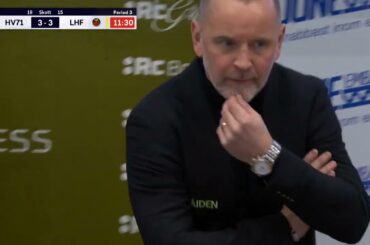 Erik Gustafsson får matchstraff – men efter videogranskning ändras beslutet.