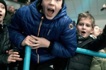 Lätkä on parasta paikan päällä