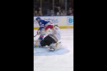 Linus Ullmark ROBS Chris Kreider 🚫