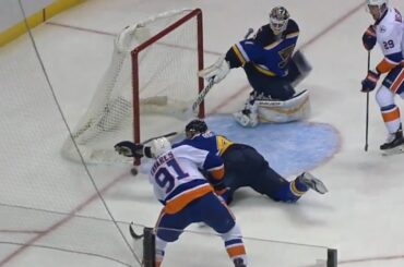 Tavares robbed of sure goal by Bortuzzo