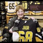 Jaromir Jagr's mother, Anna Jagrova, has truly captured our hearts 💖