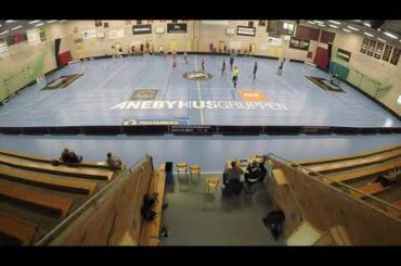 Oskar#92 driver upp som back och Felix#66 trycker till på returen