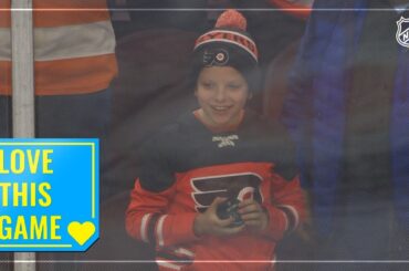 Claude Giroux gifts puck to young fan after showing off stick tricks