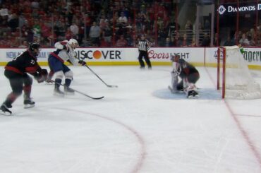 Petr Mrazek holds Hurricanes' lead with two huge late saves