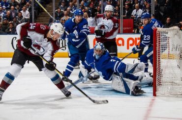 Frederik Andersen returns from injury for spectacular sprawling glove save