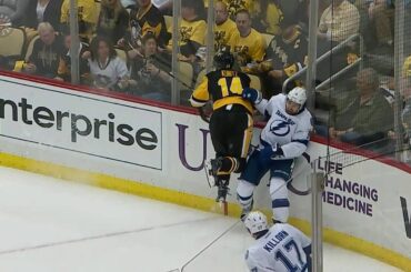 Johnson leaves game after taking knee-to-knee hit from Kunitz