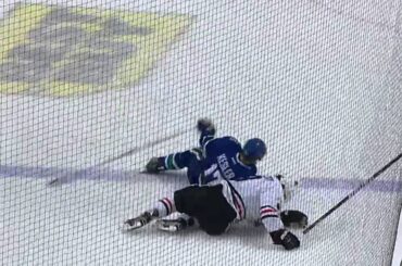 Ryan Kesler nails Nick Leddy [HD]