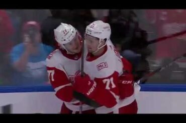 Evgeni Svechnikov strikes on the rush vs Sabres (2018)