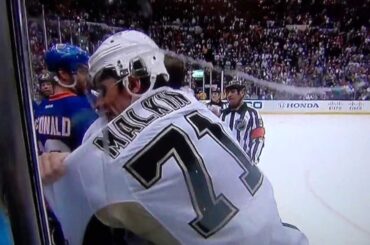 Evgeni Malkin Fights Travis Hamonic End Of Game 4 New York Islanders Pittsburgh Penguins