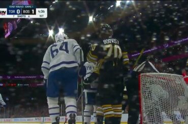 Connor Dewar snows Swayman and a scrum ensues!  in Gm 1 Leafs vs Bruins 2024 Playoffs