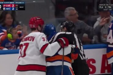 Dmitry Orlov elbows Anders Lee in game 4 vs Islanders (27 apr 2024)