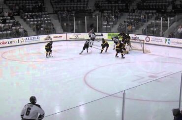 Noel Acciari ties the game at 2-2 with a goal in the 3rd period