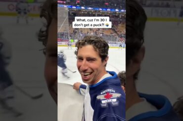 JESSE TRIES TO GET A PUCK FROM THE JETS ☠️😂
