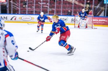 Kultakypärä Harri Kainulainen: "Jokaisella haalarit niskassa ja painetaan yhdessä hommia"