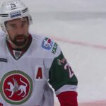 Романов забрасывает первую шайбу в КХЛ