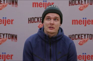 Vladislav Namestnikov talks Playing Winger vs. Center, Red Wings Struggles & Wings Locker-room