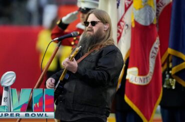 Chris Stapleton Sings the National Anthem at Super Bowl LVII