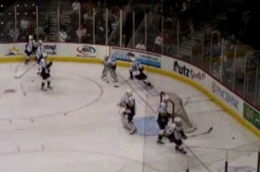 Semyon Varlamov of the Hershey Bears warming up