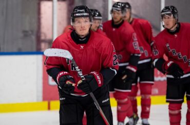 Linus Öberg sätter 1-0-pucken mot Brynäs i Tierp