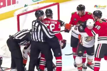 Marc André Fleury takes off Sam Steel's Helmet during Blackhawks vs Ducks scrum