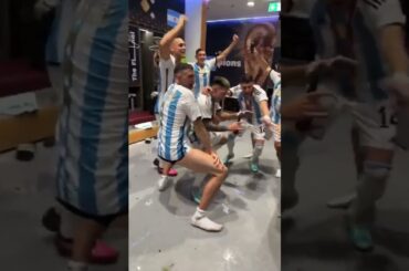 What the f*** is Emi Martinez doing? 🤨😂🤣