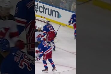 You GLOVE to see it from Shesterkin! 😱🗽