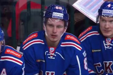 Buchenvich nails Avto's net with a puck