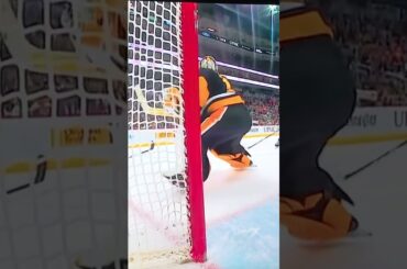 #1 Casey DeSmith stops 3 shots in the last 5 seconds. On 🔥