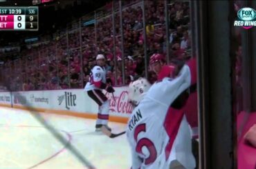 Hockey IQ - Darren Helm quick move to avoid the heavy hit by Bobby Ryan