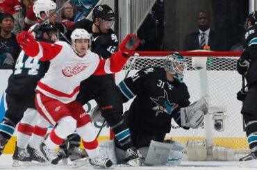 Tomas Tatar backhands a beauty past Niemi