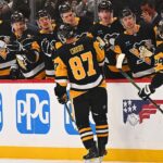 Crosby becomes 10th player ever to hit 1600 POINTS 🥳🤩🐧