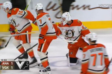 James Reimer Gets Help From Teammates To Bench After Losing Skate Blade