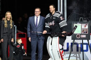 Jacob Markstrom celebrates 500 NHL games! 🎊🇸🇪 Markström firar 500:e matchen