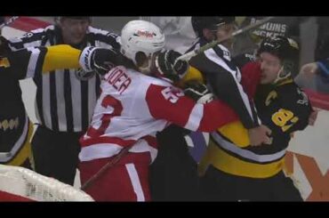 Sidney Crosby and Moritz Seider going at it during scrum