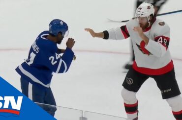 Wayne Simmonds & Scott Sabourin Agree To Drop The Mitts And Exchange Fists