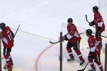 Jean-Gabriel Pageau scores a goal at the Islanders @ Senators hockey game