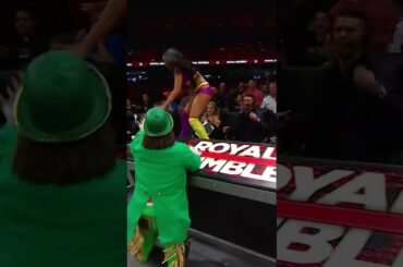 Hornswoggle chases after Zelina Vega #Short