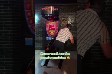 Conor McGregor vs. Punch Machine 👊