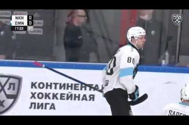 Илья Усов забивает из-за ворот