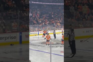 Matt Martin vs Zack MacEwen Fight🥊💥 | New York Islanders vs Philadelphia Flyers