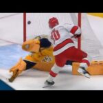 Hurricanes' Jordan Staal and Sebastian Aho Score Back-to-Back Goals 40 Seconds Apart