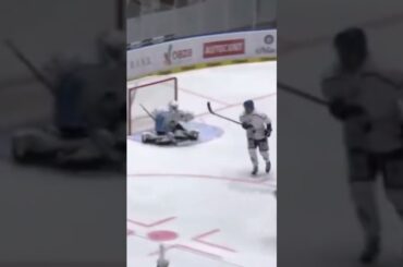 16-year-old Adam Benák first goal for HC Plzen (Extraliga Preseason) #shorts #hockey #czech