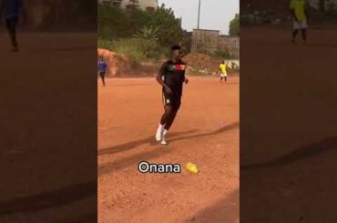 Andre Onana plays pickup after being sent home from the World Cup 🇨🇲 (via @Andre Onana)