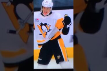 Penguins D #27 Ryan Graves(3) 🏒Wrist-Shot Goal.  *awesome puck control*