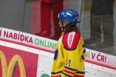 Motor ČB - Brno 2:1, 1.OF 2017-18 (zákrok Matěje Šafáře na Vojtěcha Střondalu)