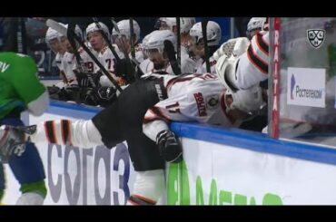 Soshnikov sends Butuzov flying