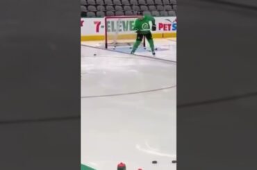 Throwback to this clip of Joe Pavelski practicing his tips.