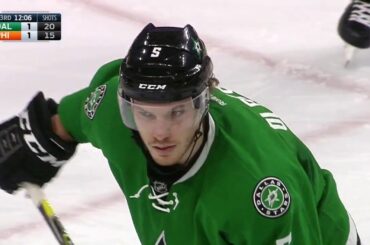 Stars' Oleksiak with questionable hit on Flyers' VandeVelde