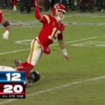 Patrick Mahomes makes FALLING TD PASS to Travis Kelce to extend the Chiefs' lead vs. Texans 😳